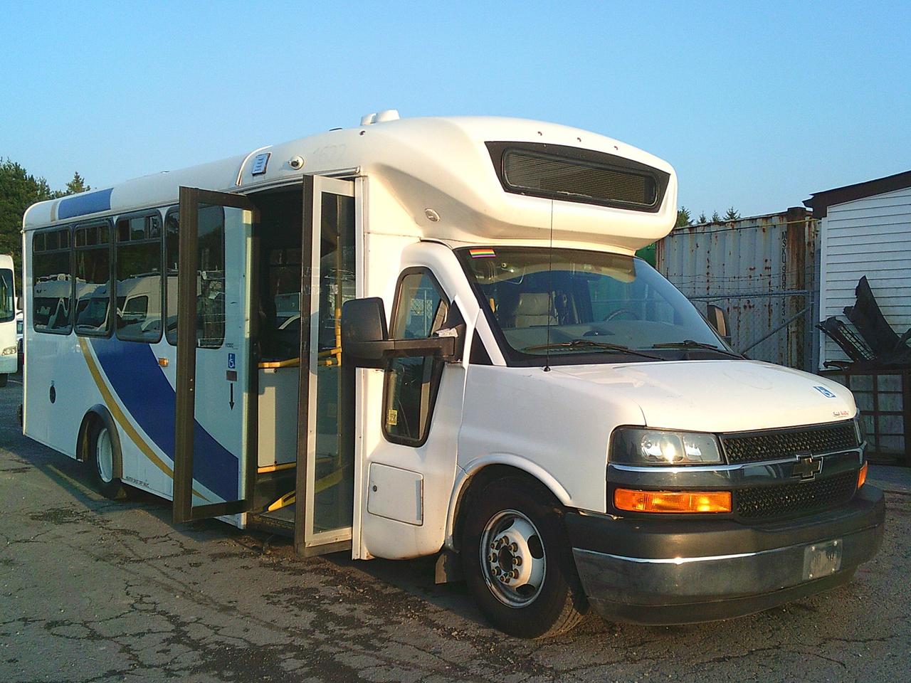 2015 Chevrolet Express Commercial Cutaway Diesel Photo4