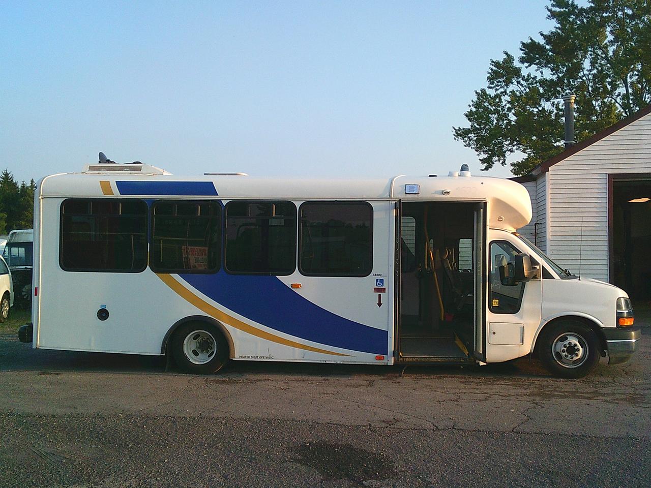 2015 Chevrolet Express Commercial Cutaway Diesel Photo