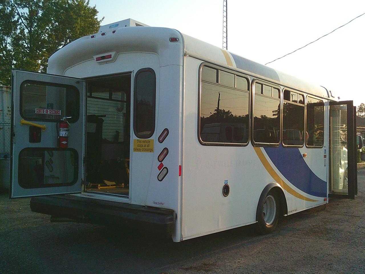 2015 Chevrolet Express Commercial Cutaway Diesel Photo