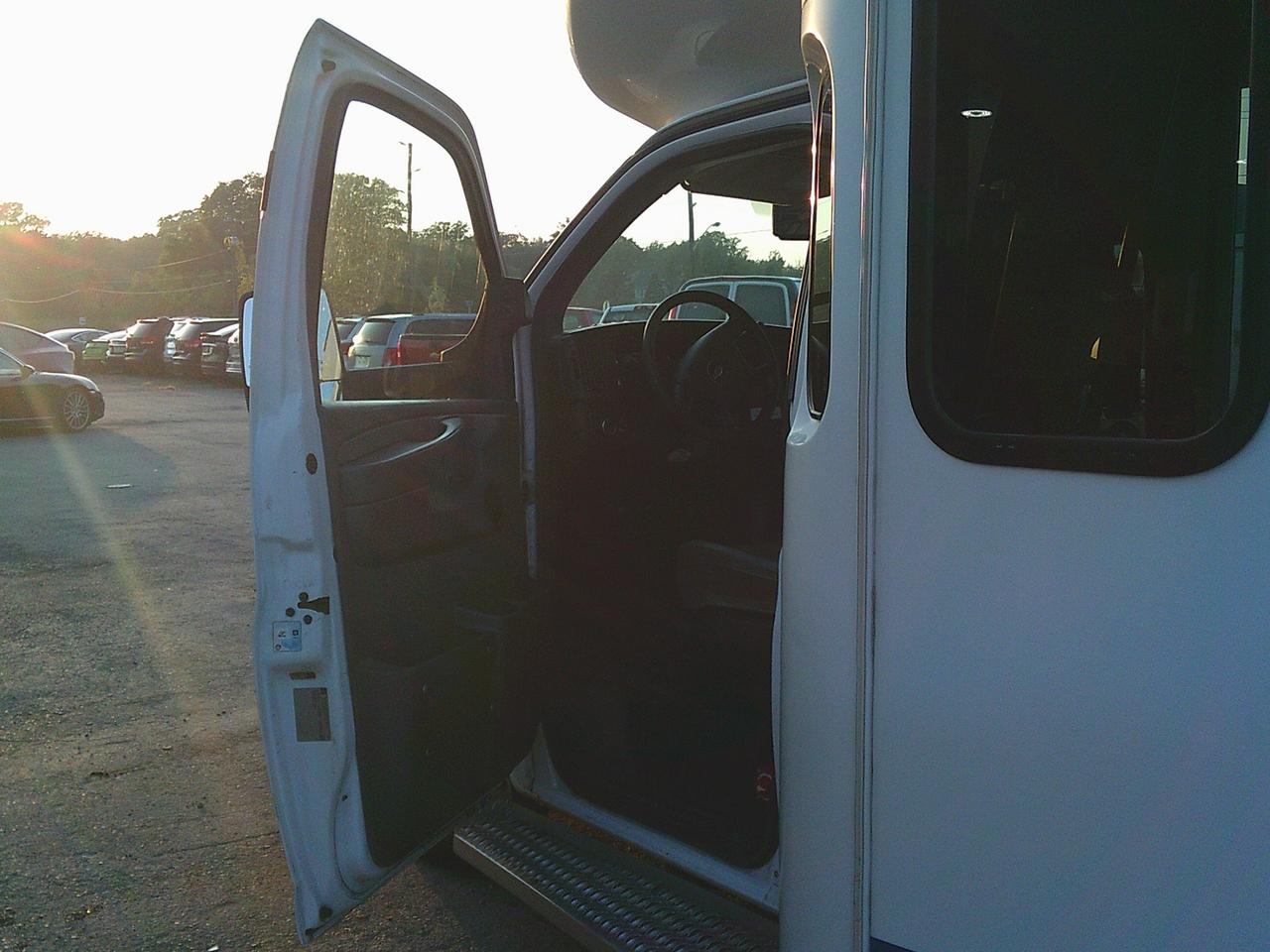 2015 Chevrolet Express Commercial Cutaway Diesel Photo