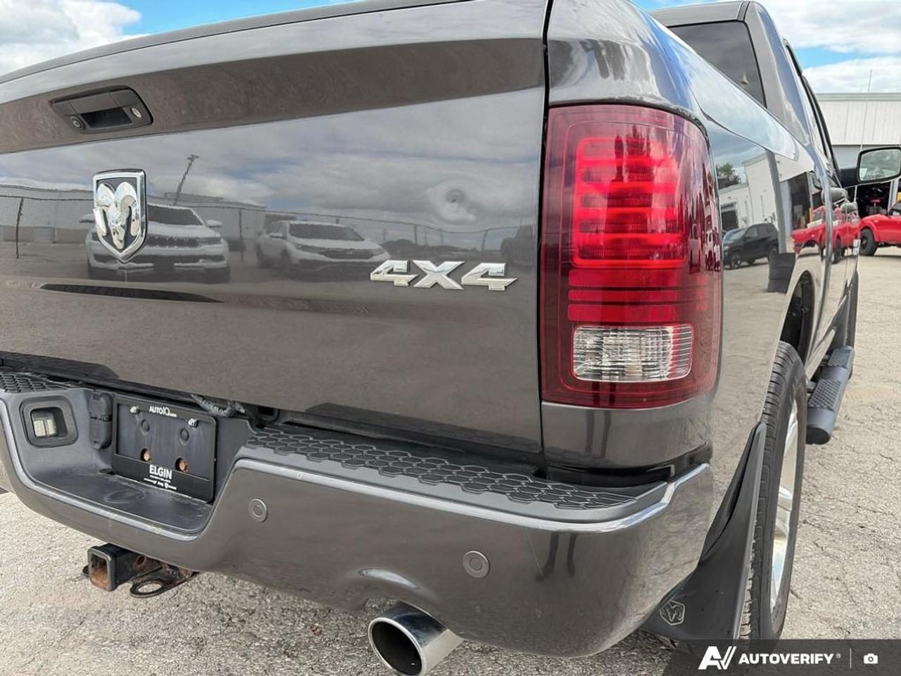 2017 RAM 1500 Sport HEATED & VENTILATED LEATHER SEATS Photo