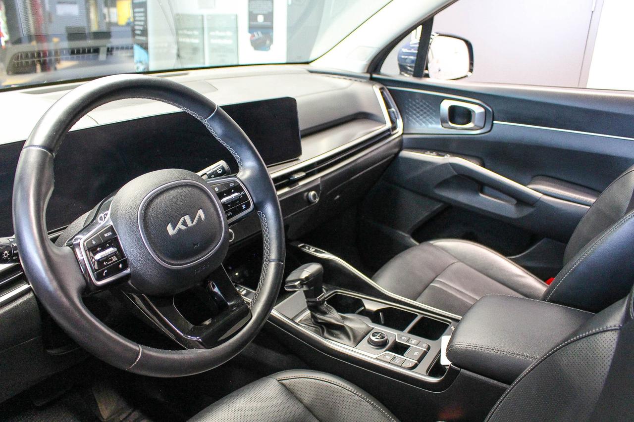 2024 Kia Sorento 2.5T X-Line SECOND ROW CAPTAINS CHAIRS - LEATHER SEATS - HEATED SEATS/STEERING WHEEL Photo