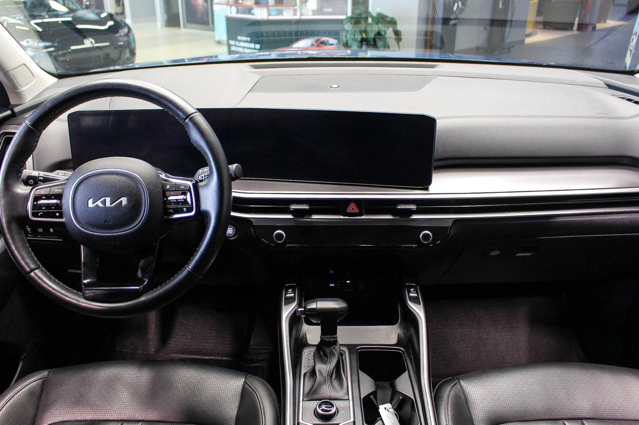 2024 Kia Sorento 2.5T X-Line SECOND ROW CAPTAINS CHAIRS - LEATHER SEATS - HEATED SEATS/STEERING WHEEL Photo
