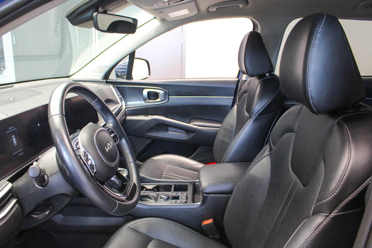 2024 Kia Sorento 2.5T X-Line SECOND ROW CAPTAINS CHAIRS - LEATHER SEATS - HEATED SEATS/STEERING WHEEL Photo