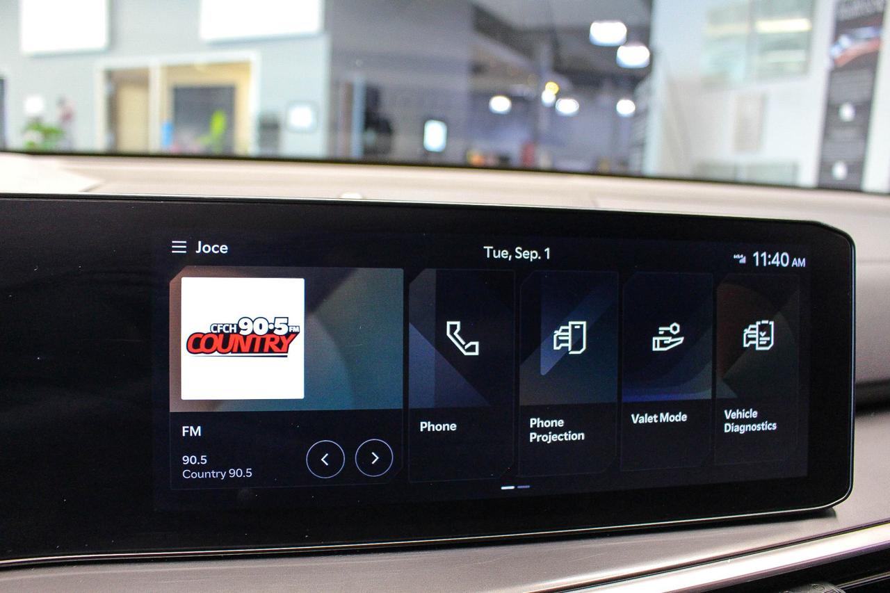 2024 Kia Sorento 2.5T X-Line SECOND ROW CAPTAINS CHAIRS - LEATHER SEATS - HEATED SEATS/STEERING WHEEL Photo