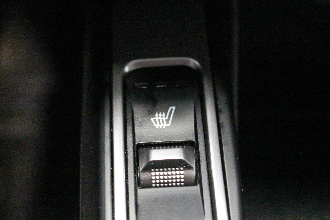 2024 Kia Sorento 2.5T X-Line SECOND ROW CAPTAINS CHAIRS - LEATHER SEATS - HEATED SEATS/STEERING WHEEL Photo