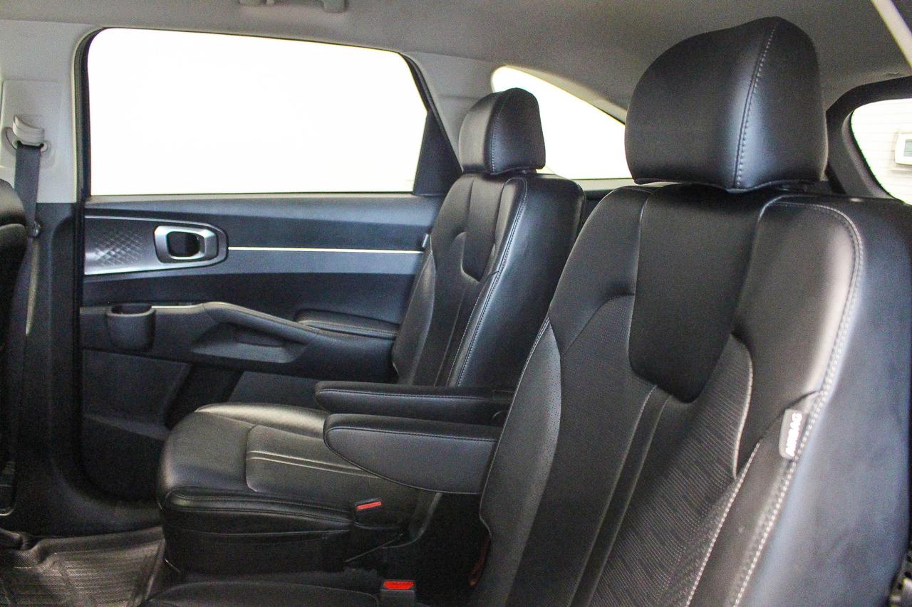2024 Kia Sorento 2.5T X-Line SECOND ROW CAPTAINS CHAIRS - LEATHER SEATS - HEATED SEATS/STEERING WHEEL Photo