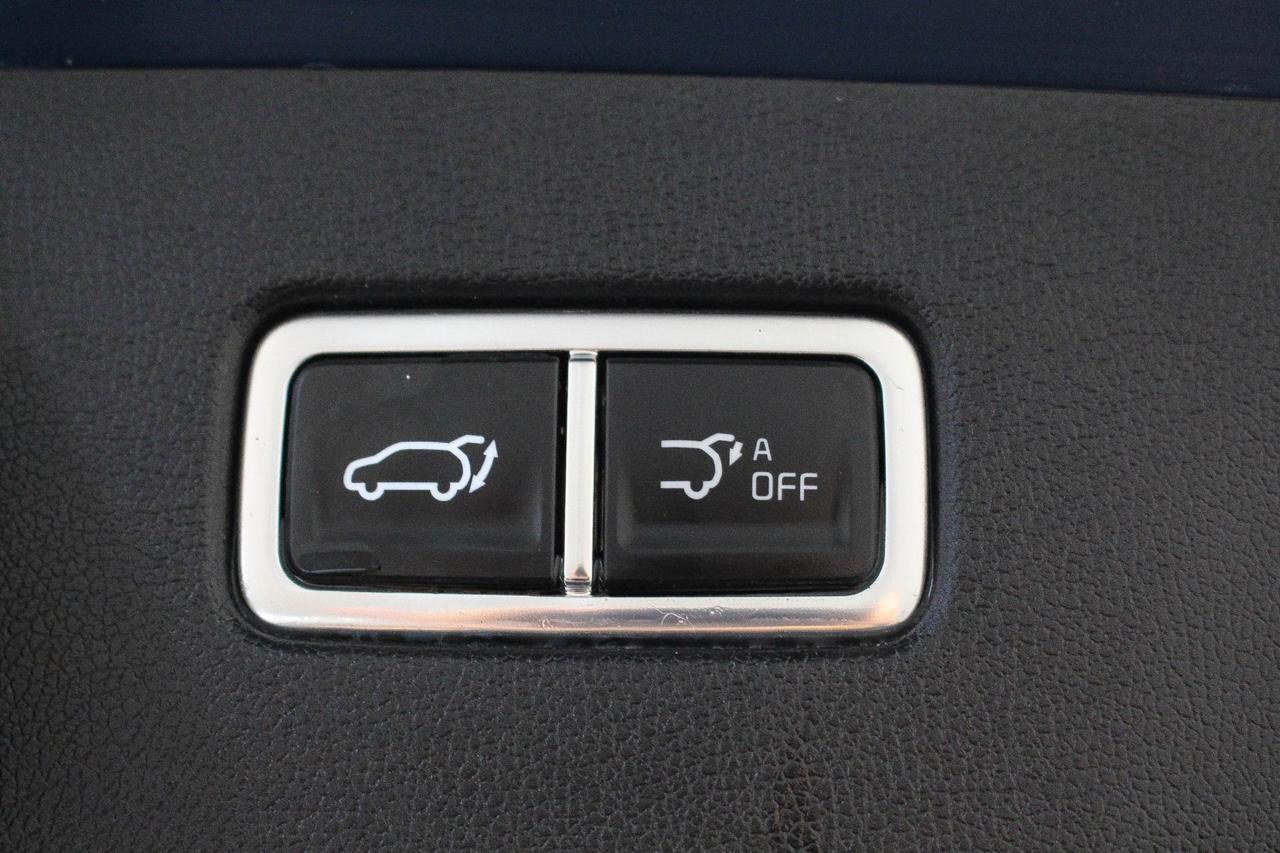 2024 Kia Sorento 2.5T X-Line SECOND ROW CAPTAINS CHAIRS - LEATHER SEATS - HEATED SEATS/STEERING WHEEL Photo