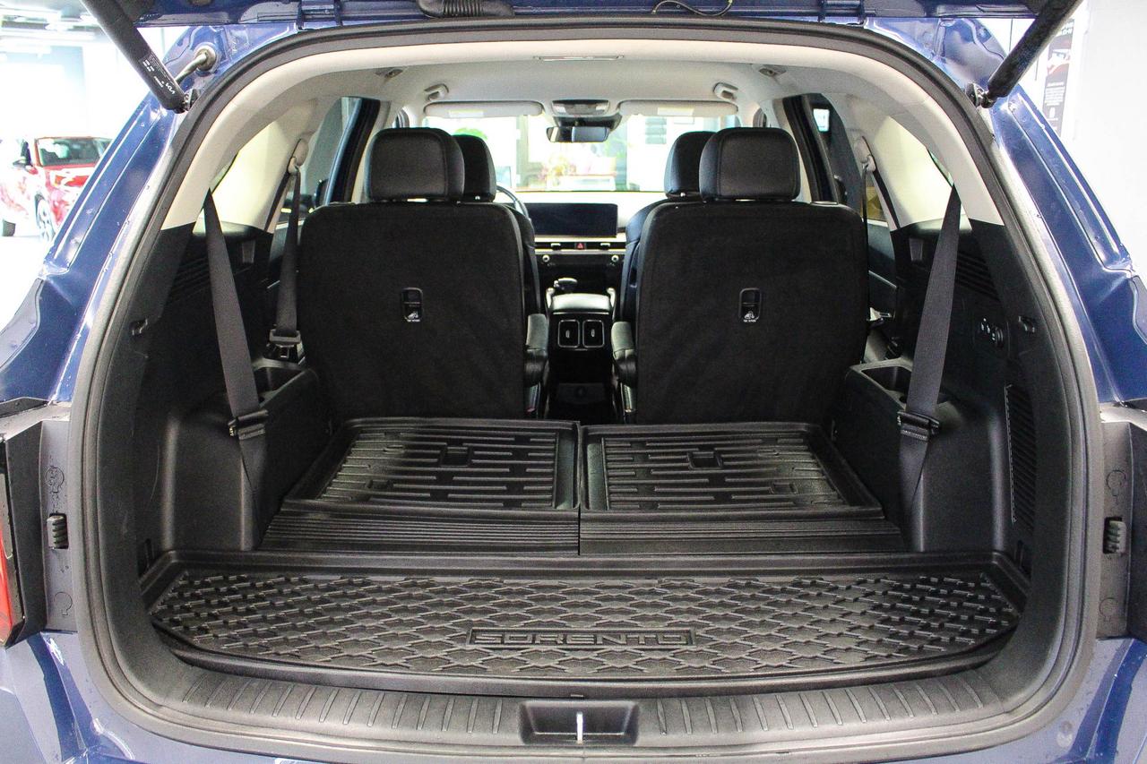 2024 Kia Sorento 2.5T X-Line SECOND ROW CAPTAINS CHAIRS - LEATHER SEATS - HEATED SEATS/STEERING WHEEL Photo