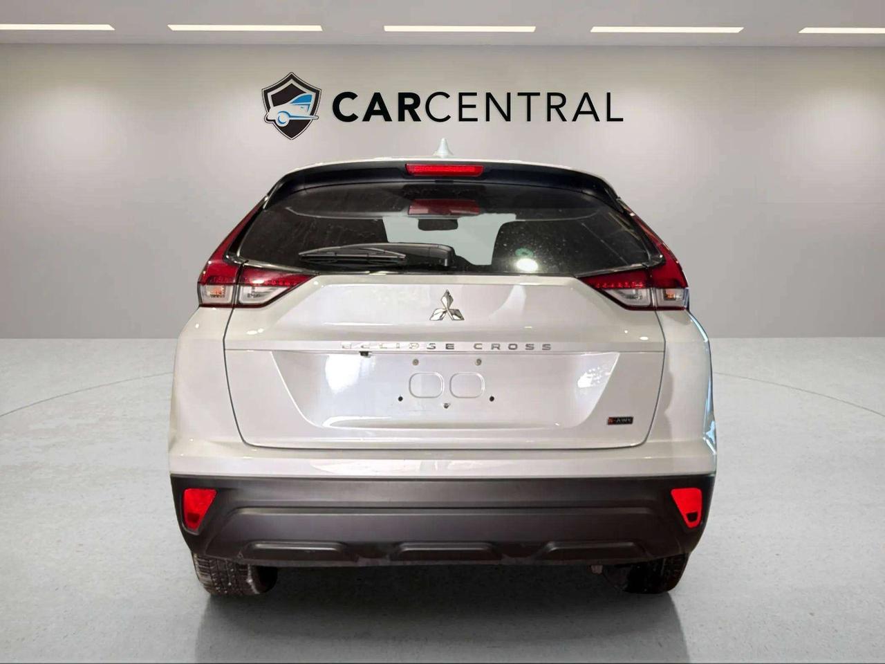 2023 Mitsubishi Eclipse Cross ES| CLEAN CARFAX| AWD| HTD SEATS| CARPLAY Photo