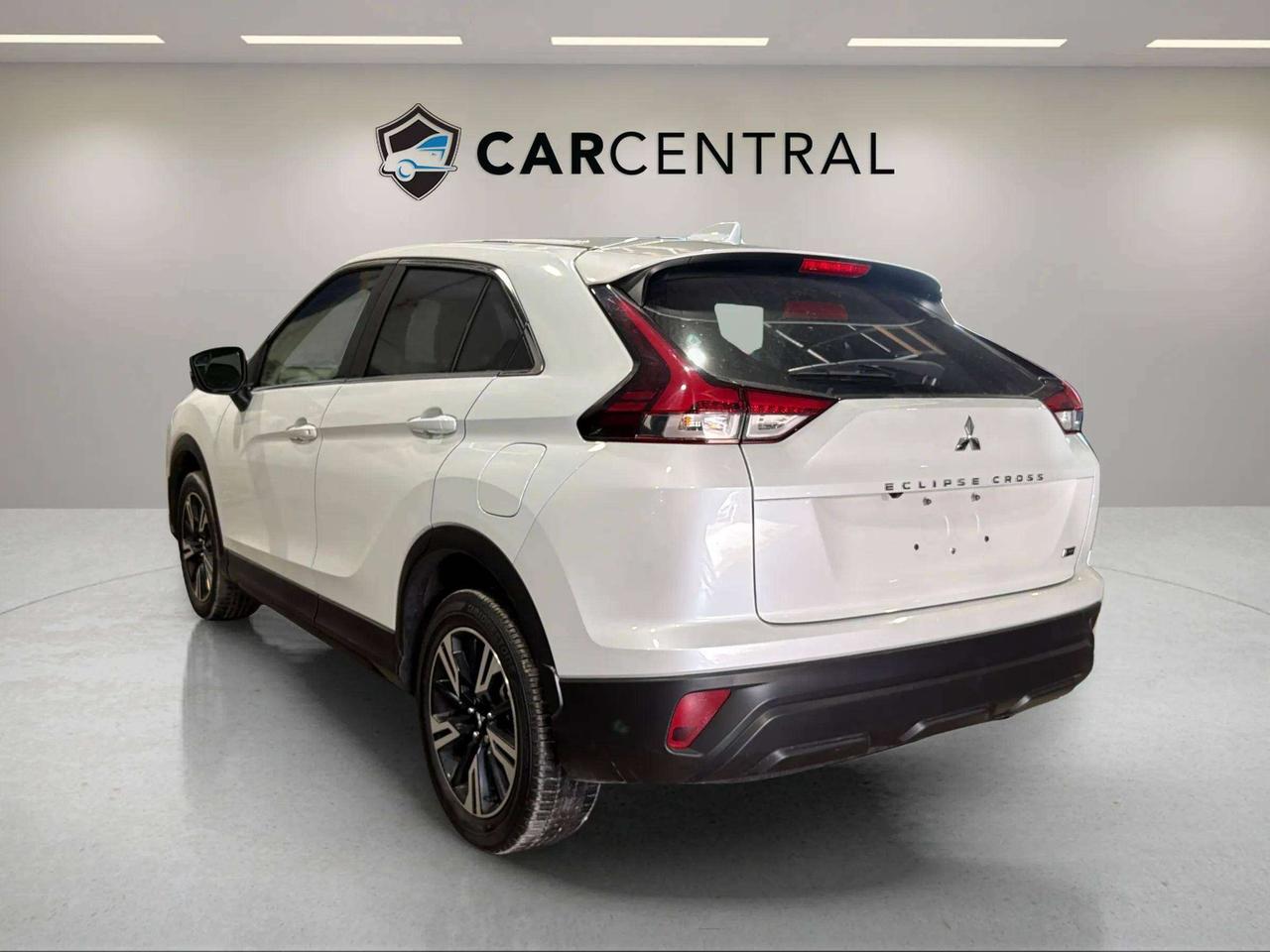 2023 Mitsubishi Eclipse Cross ES| CLEAN CARFAX| AWD| HTD SEATS| CARPLAY Photo