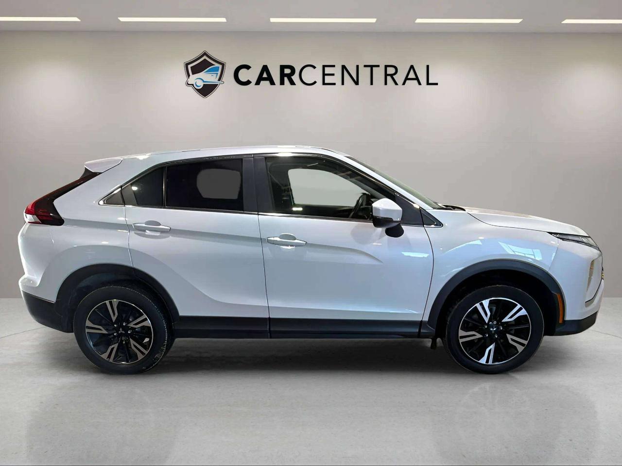 2023 Mitsubishi Eclipse Cross ES| CLEAN CARFAX| AWD| HTD SEATS| CARPLAY Photo