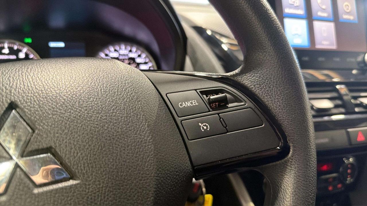 2023 Mitsubishi Eclipse Cross ES| CLEAN CARFAX| AWD| HTD SEATS| CARPLAY Photo