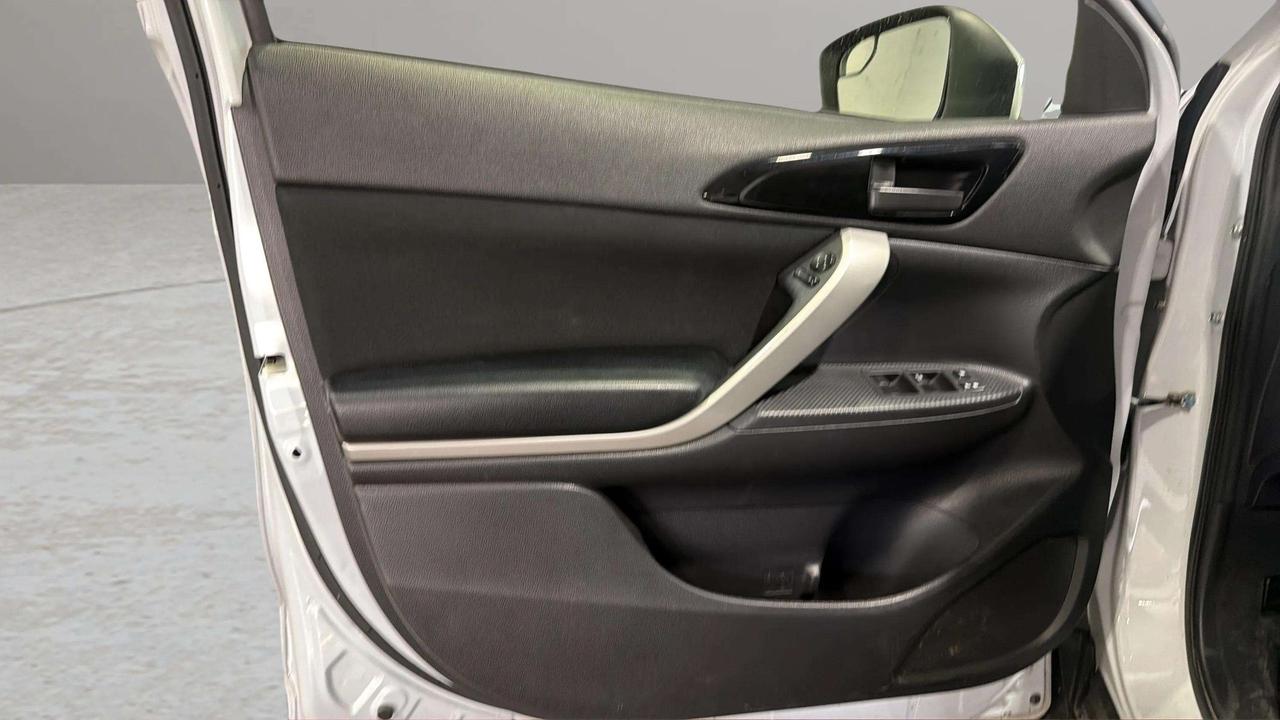 2023 Mitsubishi Eclipse Cross ES| CLEAN CARFAX| AWD| HTD SEATS| CARPLAY Photo
