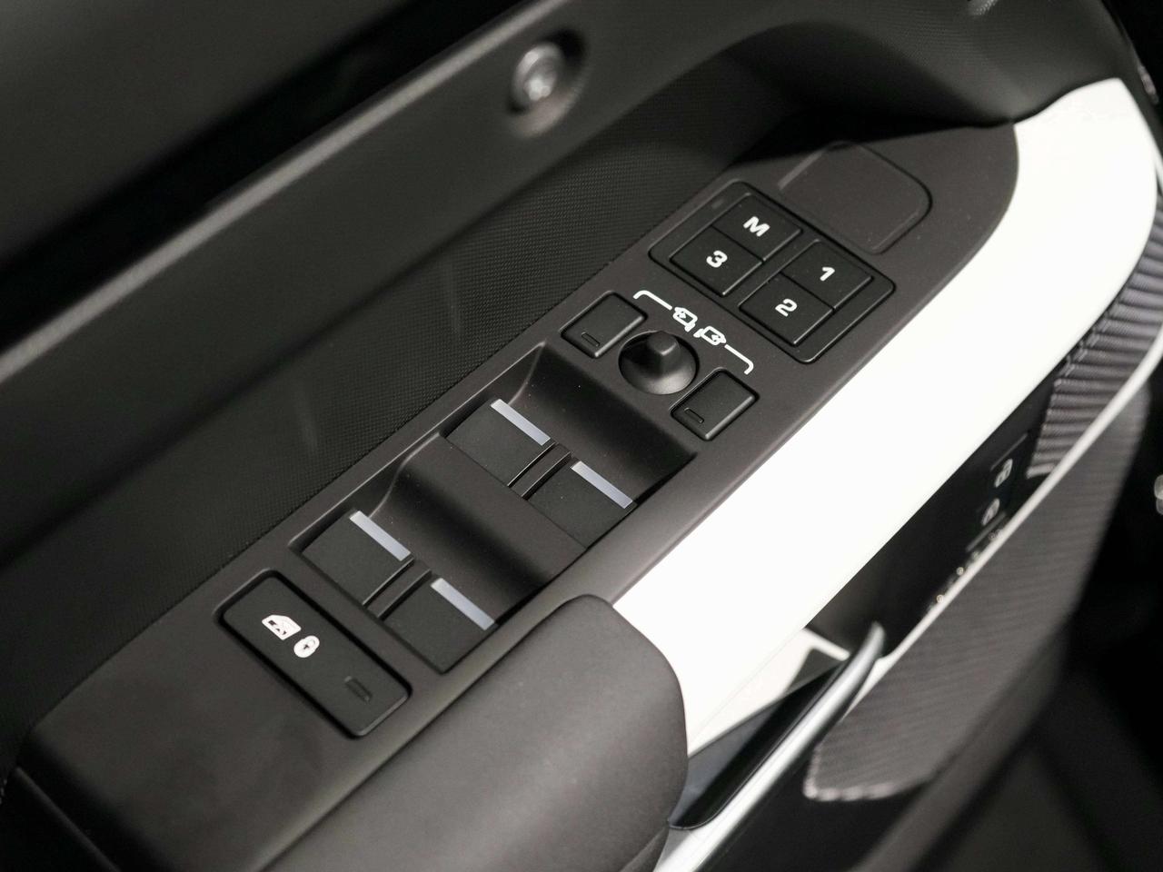 2024 Land Rover Defender SE|P500|1100KM|NO ACCIDENT|HUD|360|PANO|MERIDIAN Photo