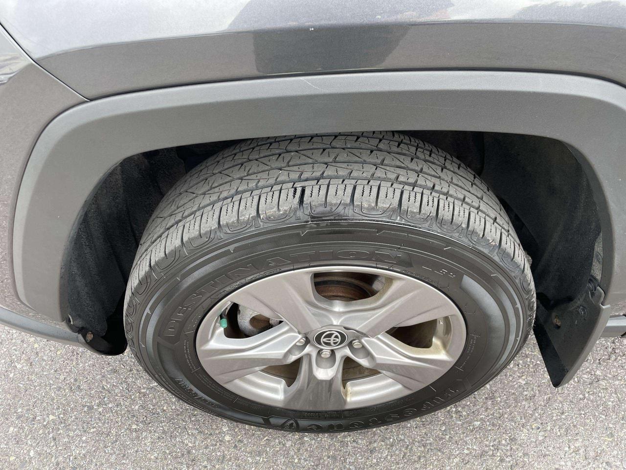2023 Toyota RAV4 XLE HYBRID, ROOF, HTD. SEATS, BLIS, BK. CAM, ALLOYS Photo