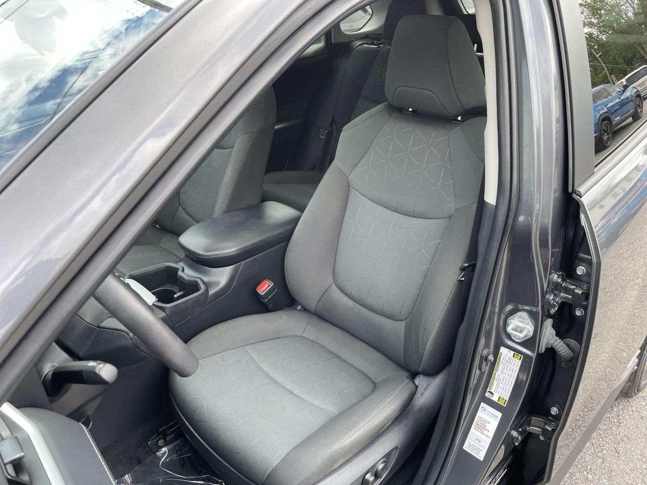 2023 Toyota RAV4 XLE HYBRID, ROOF, HTD. SEATS, BLIS, BK. CAM, ALLOYS Photo