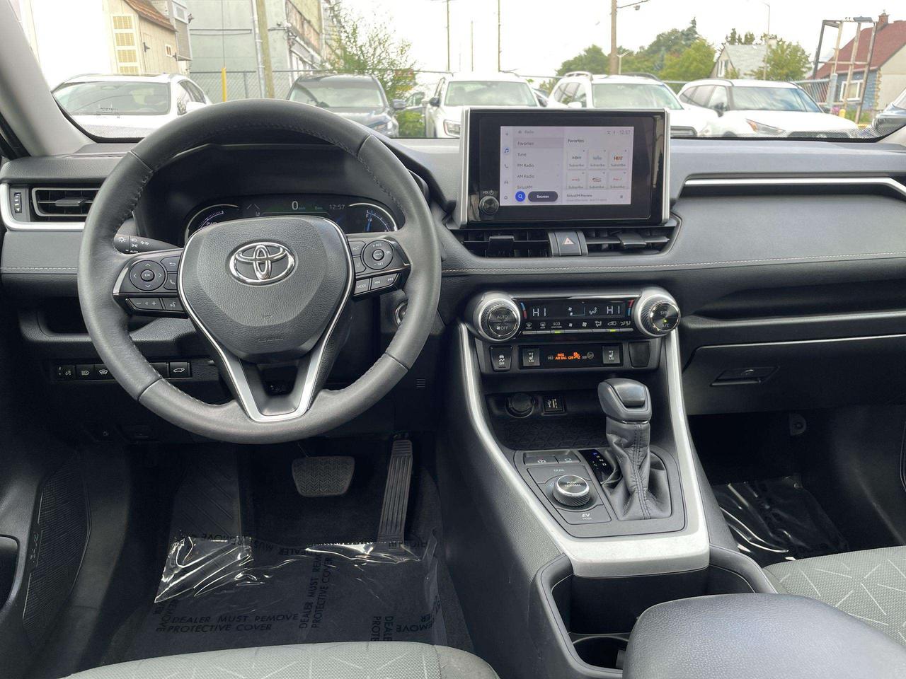 2023 Toyota RAV4 XLE HYBRID, ROOF, HTD. SEATS, BLIS, BK. CAM, ALLOYS Photo