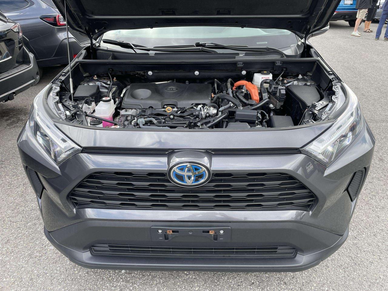 2023 Toyota RAV4 XLE HYBRID, ROOF, HTD. SEATS, BLIS, BK. CAM, ALLOYS Photo