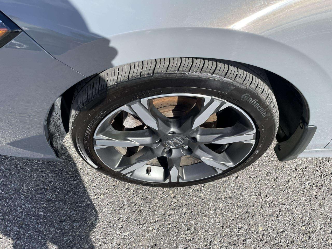 2025 Honda Civic Sport Touring HYBRID!!  LEATHER, BOSE SOUND, ROOF, NAVI, BLIS, BK. CAM, ALLOYS Photo
