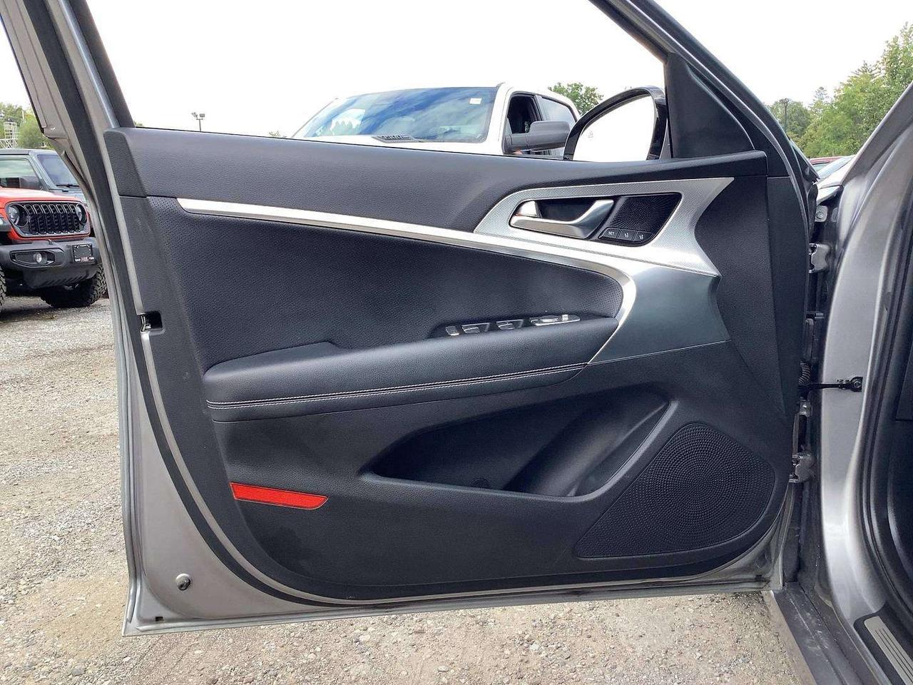 2026 Genesis G70 2.5T Advanced | Vented Leather | Panoroof | AWD Photo