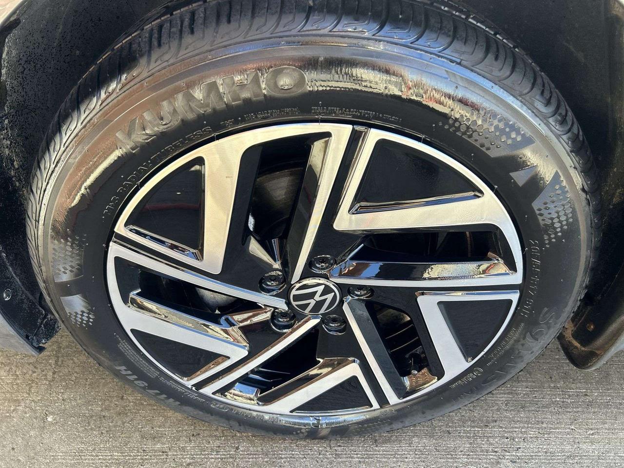 2024 Volkswagen Jetta HIGHLINE | LOW KMS!! | LEATHER | SUNROOF | CARPLAY Photo
