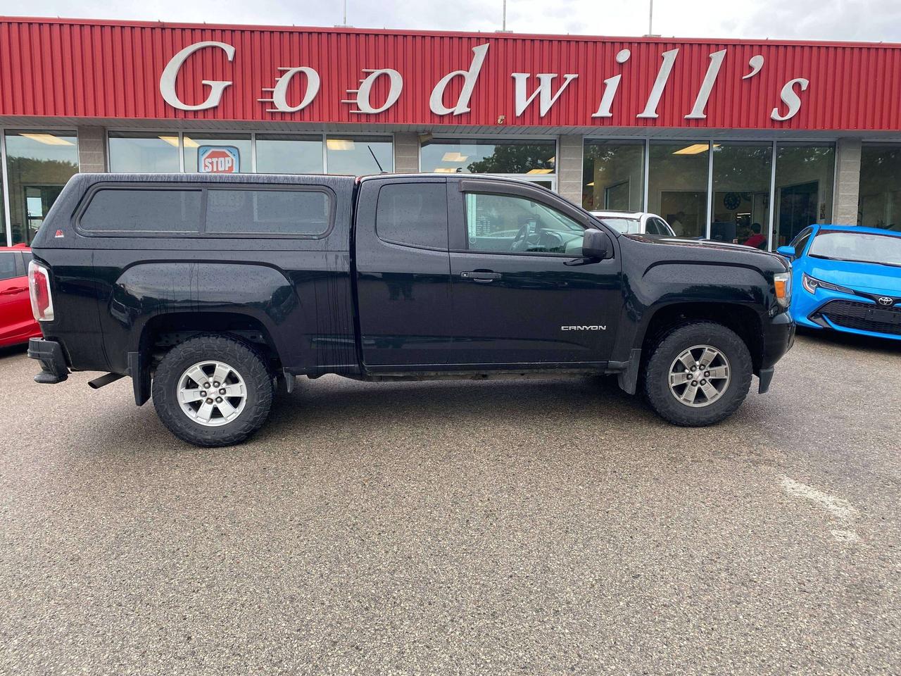 2016 GMC Canyon 2WD SL, CLEAN CARFAX, BACK UP CAMERA, 2 PASSENGER! - Photo #1