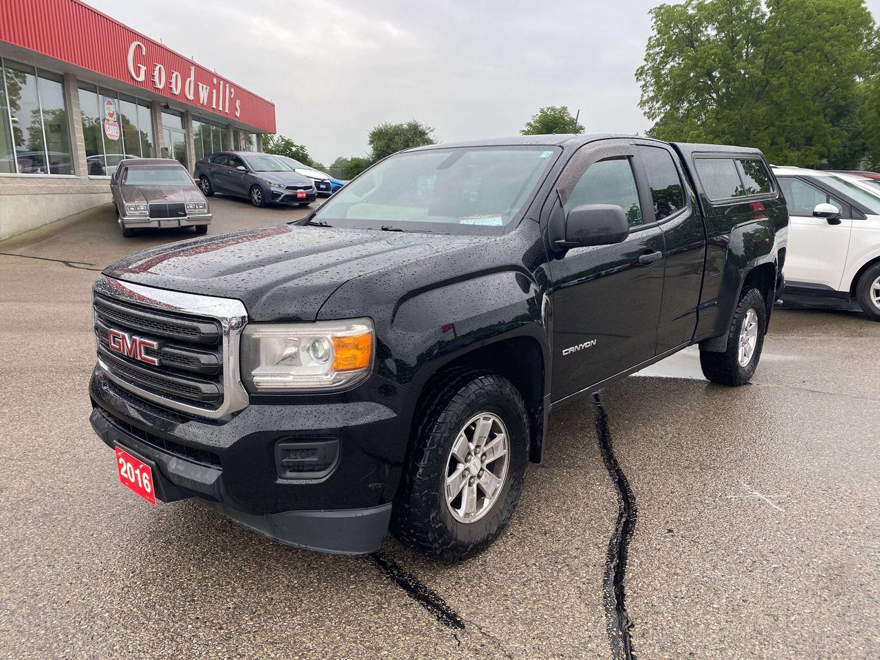 2016 GMC Canyon 2WD SL, CLEAN CARFAX, BACK UP CAMERA, 2 PASSENGER! Photo