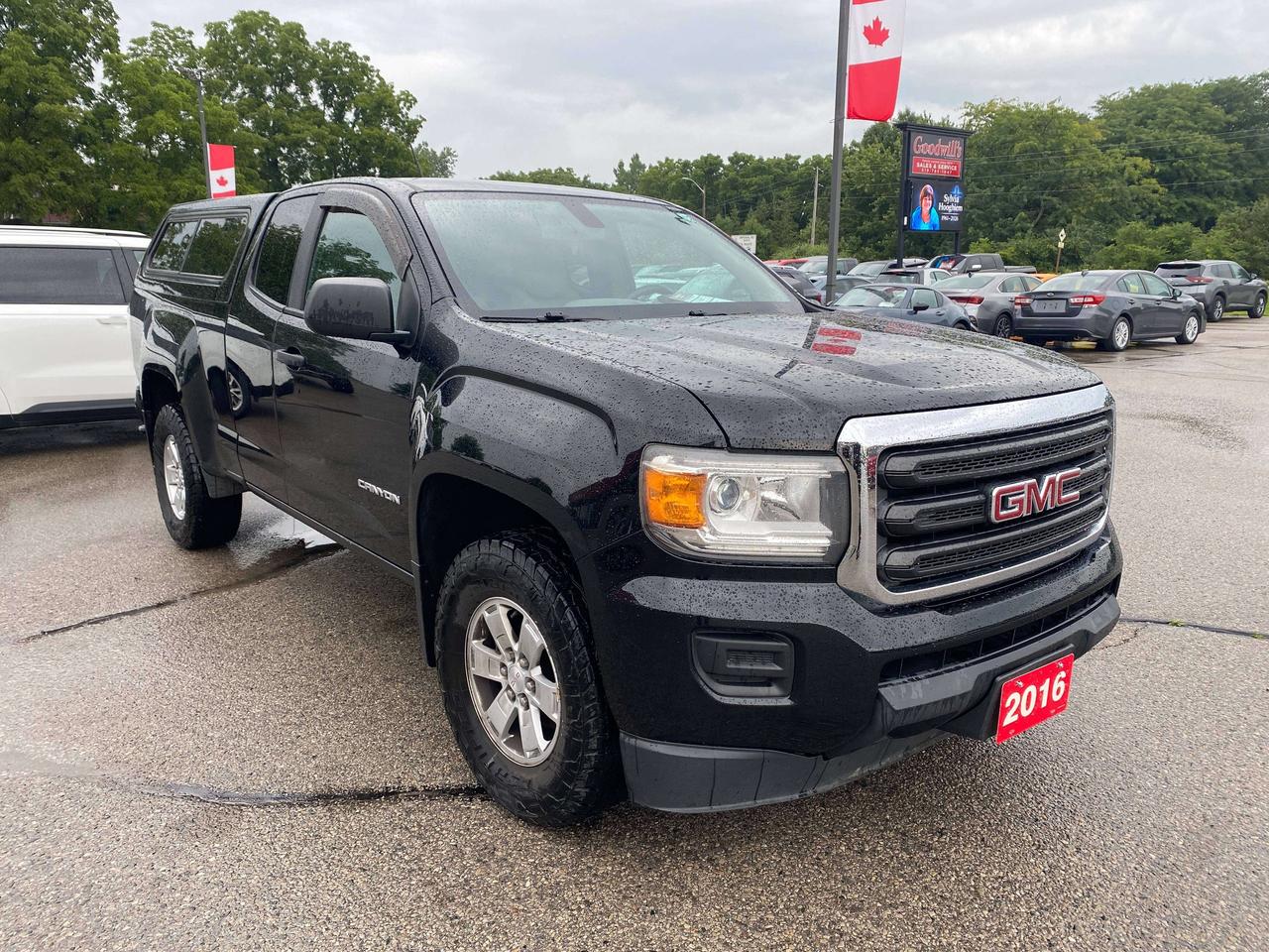 2016 GMC Canyon 2WD SL, CLEAN CARFAX, BACK UP CAMERA, 2 PASSENGER! - Photo #2