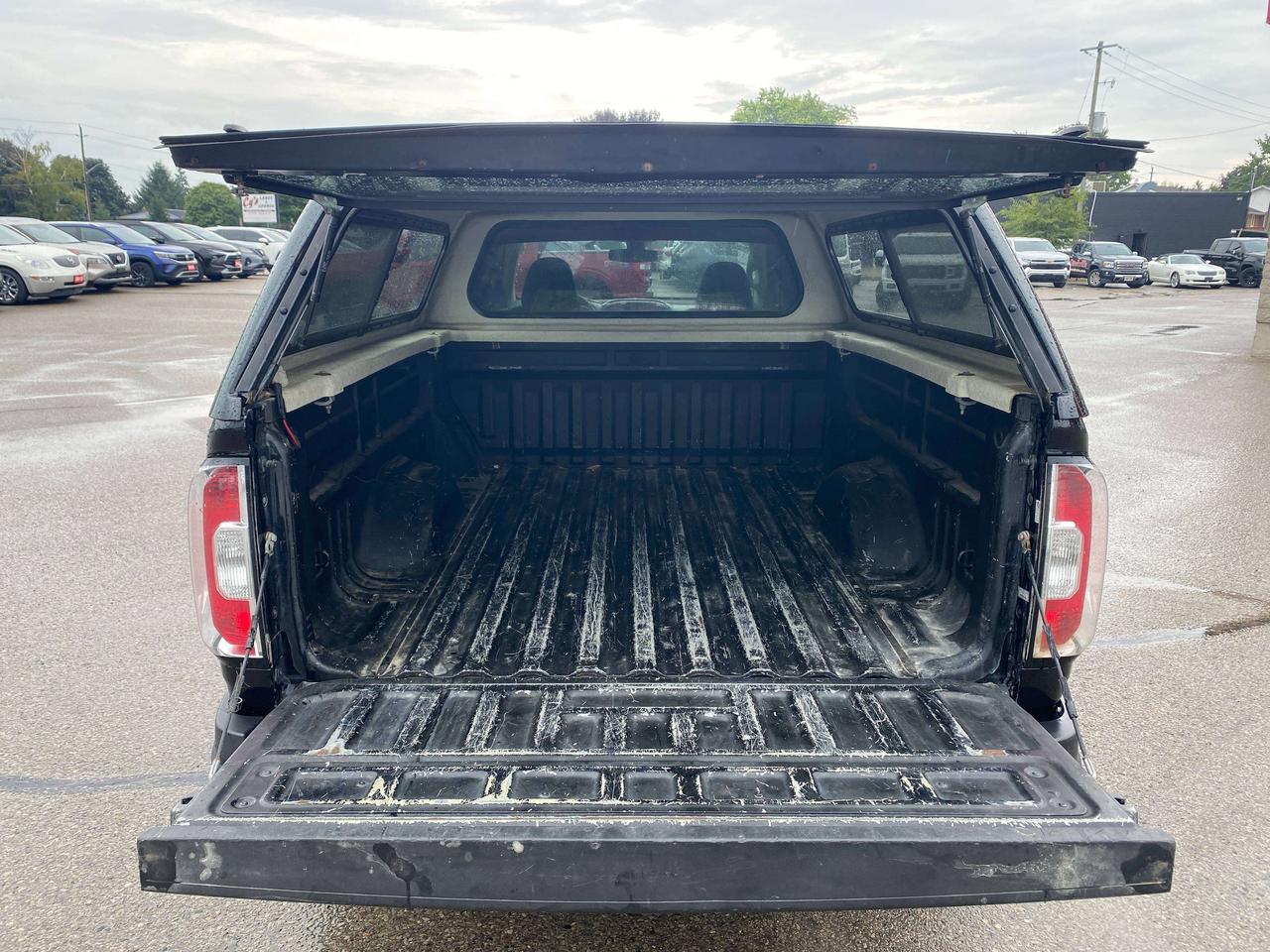 2016 GMC Canyon 2WD SL, CLEAN CARFAX, BACK UP CAMERA, 2 PASSENGER! Photo