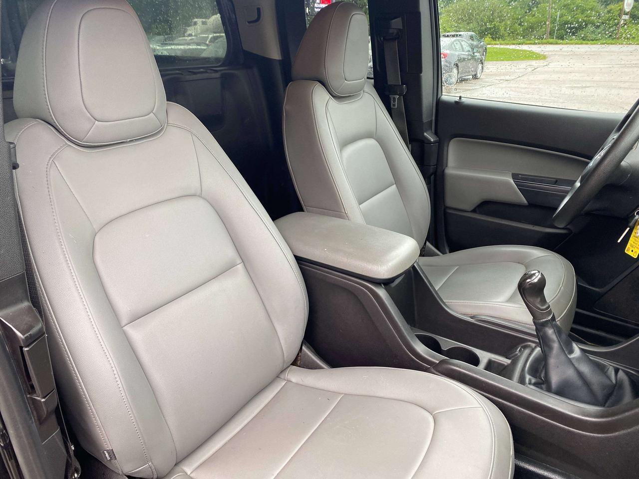 2016 GMC Canyon 2WD SL, CLEAN CARFAX, BACK UP CAMERA, 2 PASSENGER! Photo