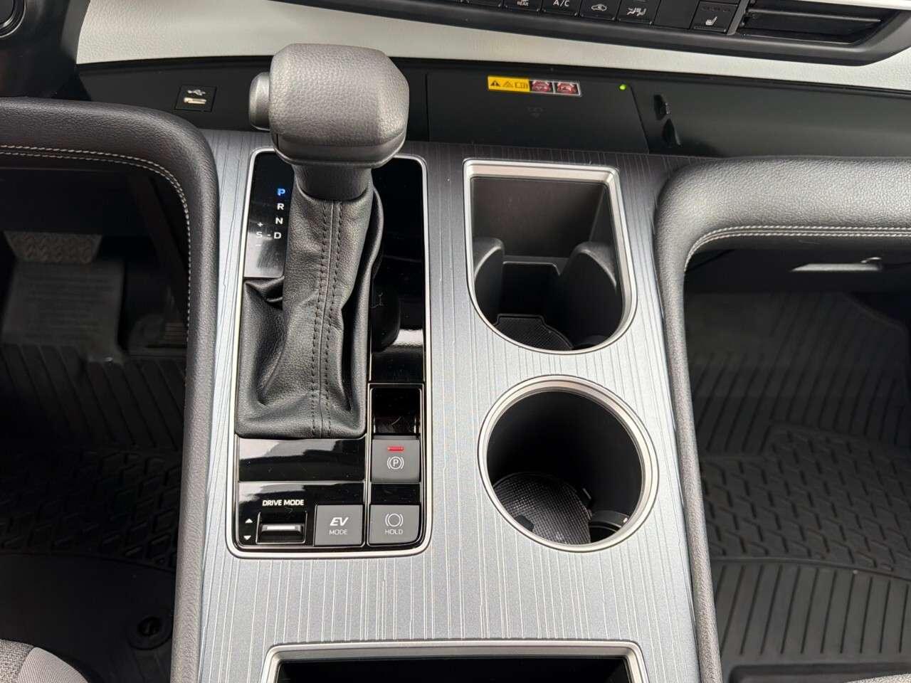 2025 Toyota Sienna LE 8-Passenger AWD Photo