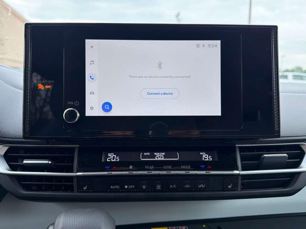 2025 Toyota Sienna LE 8-Passenger AWD Photo