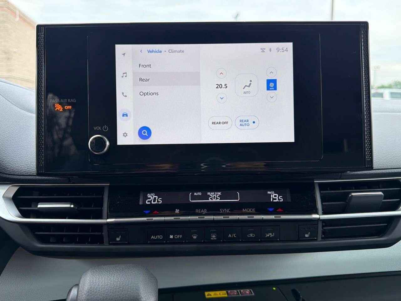 2025 Toyota Sienna LE 8-Passenger AWD Photo