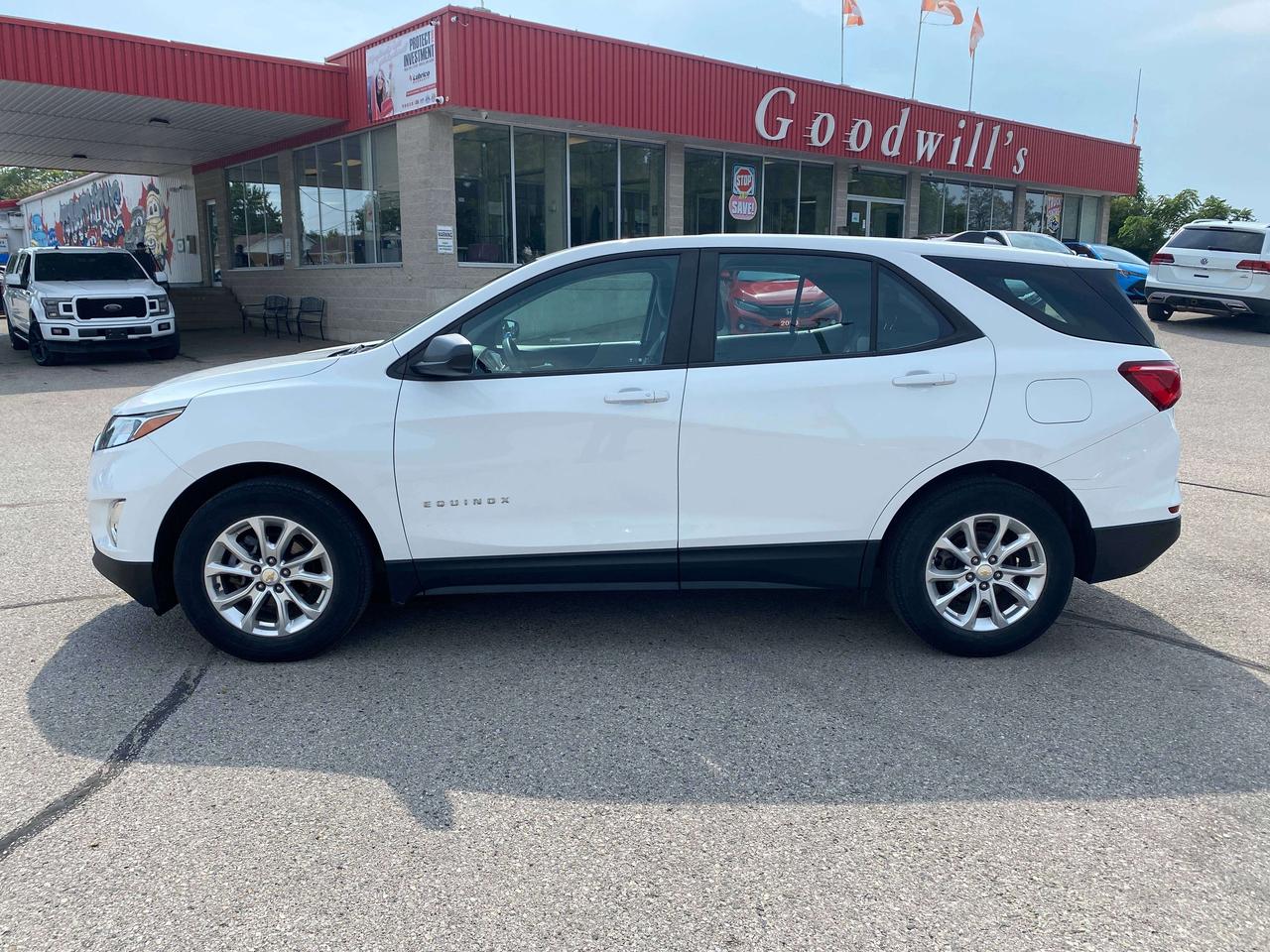2020 Chevrolet Equinox LS, CLEAN CARFAX, HEATED SEATS, REMOTE START! Photo