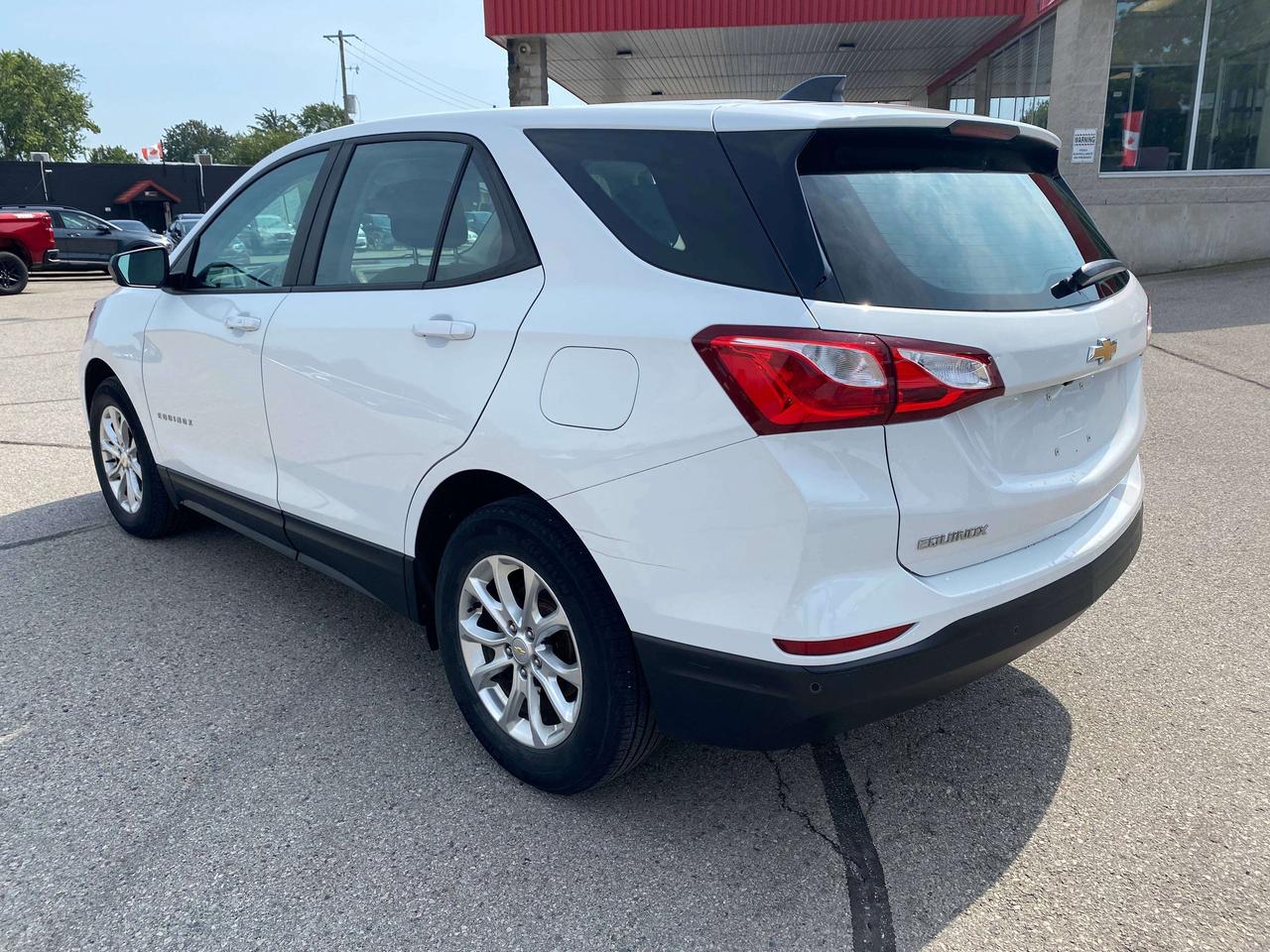 2020 Chevrolet Equinox LS, CLEAN CARFAX, HEATED SEATS, REMOTE START! Photo