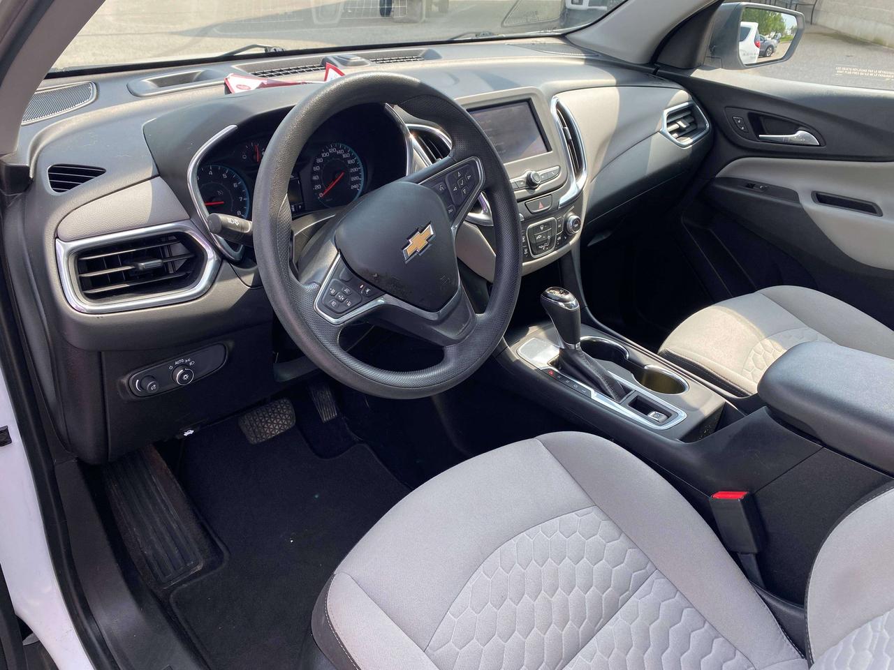 2020 Chevrolet Equinox LS, CLEAN CARFAX, HEATED SEATS, REMOTE START! Photo