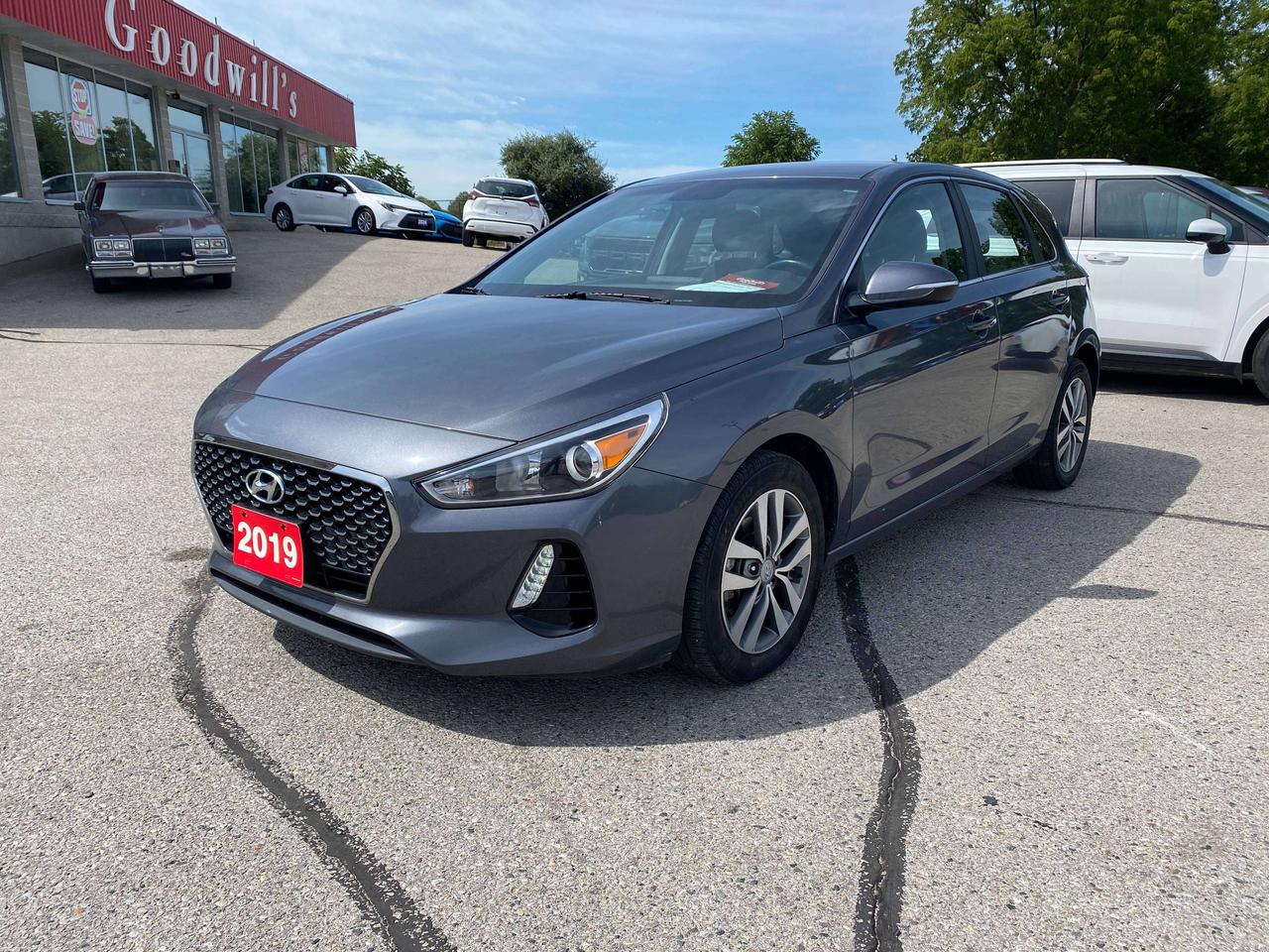 2019 Hyundai Elantra PREFERRED, CLEAN CARFAX, HEATED SEATS / WHEEL! Photo