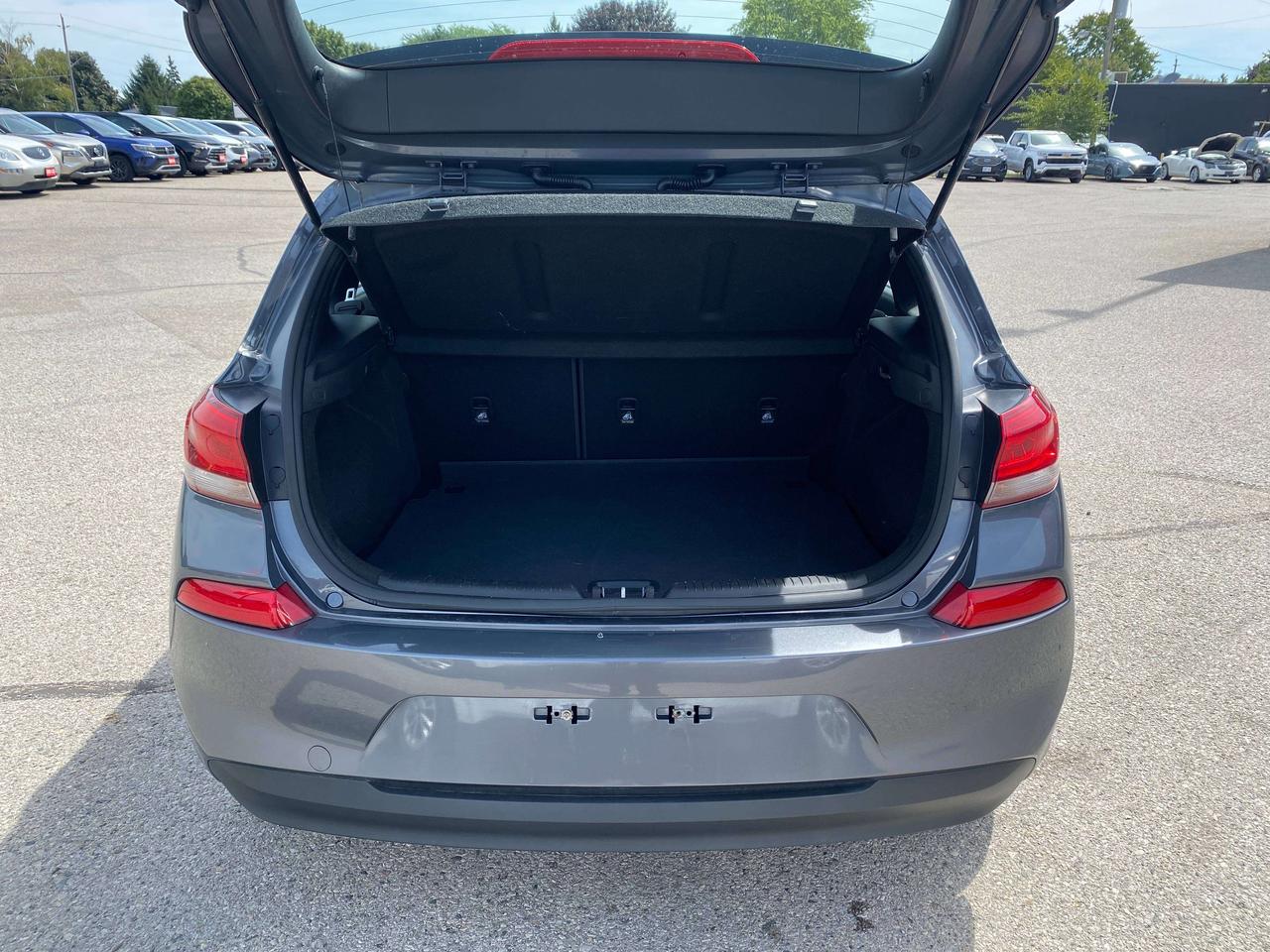 2019 Hyundai Elantra PREFERRED, CLEAN CARFAX, HEATED SEATS / WHEEL! Photo