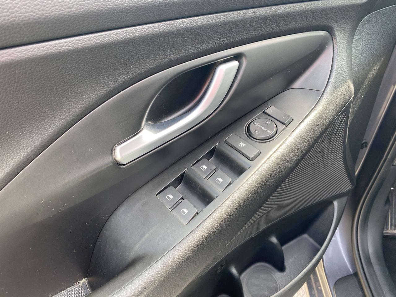 2019 Hyundai Elantra PREFERRED, CLEAN CARFAX, HEATED SEATS / WHEEL! - Photo #12