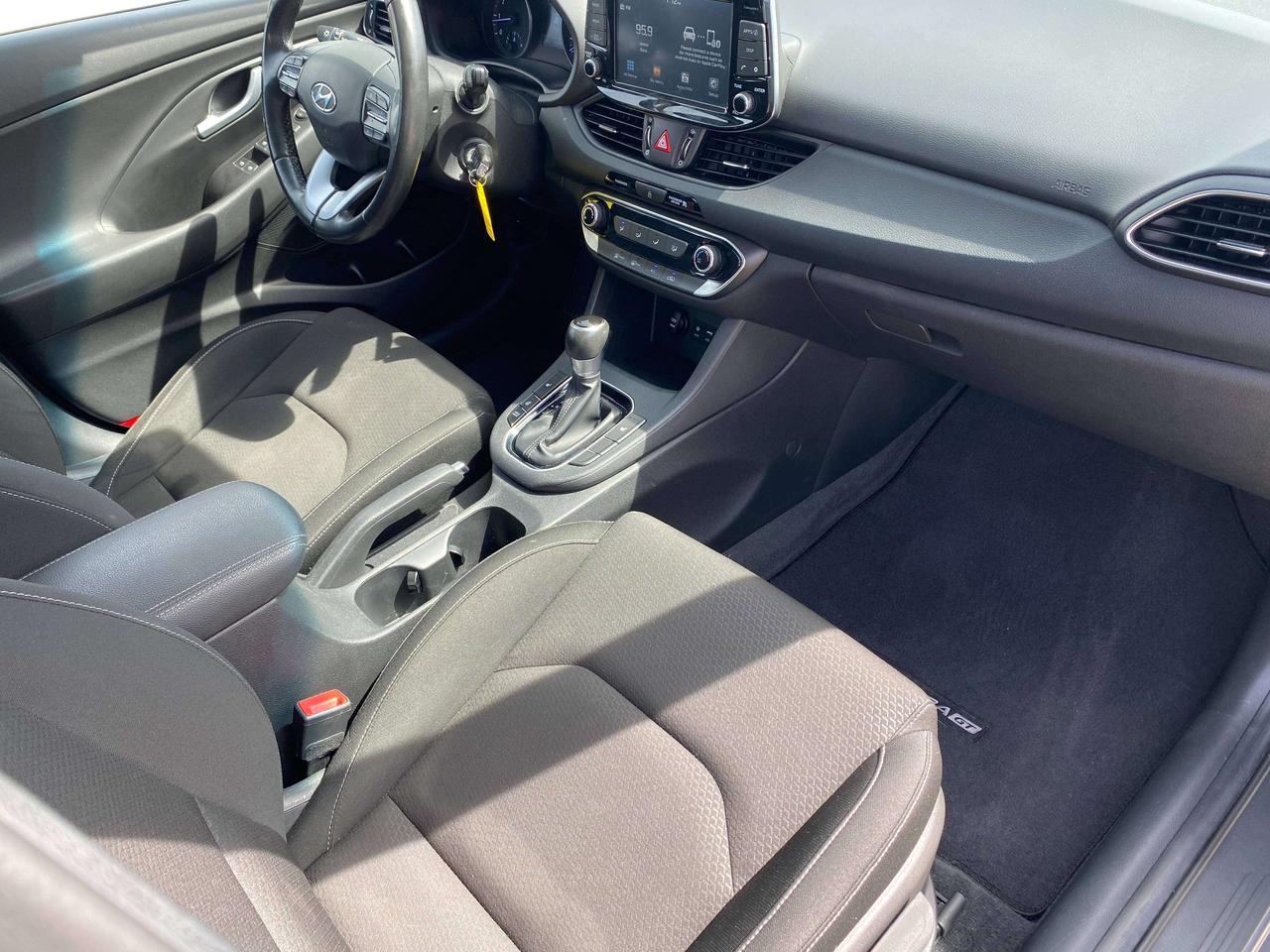 2019 Hyundai Elantra PREFERRED, CLEAN CARFAX, HEATED SEATS / WHEEL! Photo