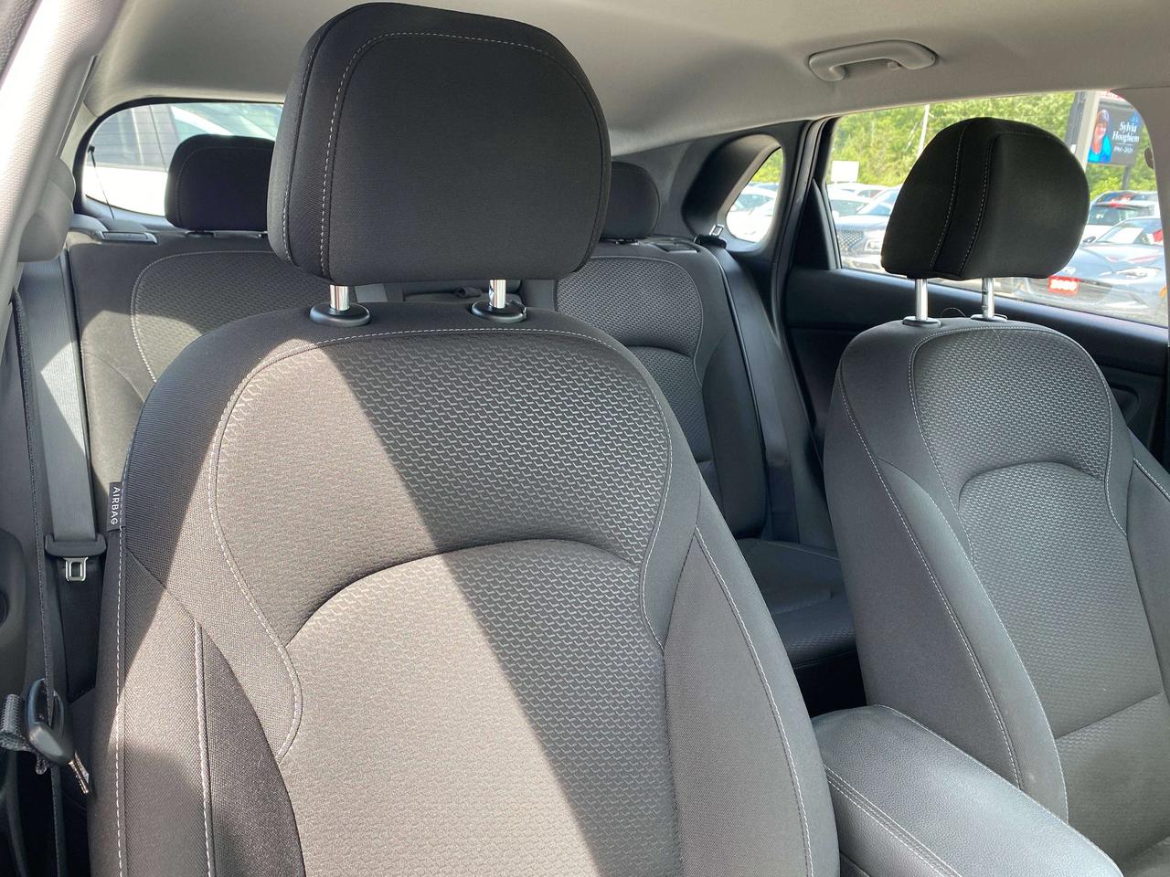 2019 Hyundai Elantra PREFERRED, CLEAN CARFAX, HEATED SEATS / WHEEL! Photo