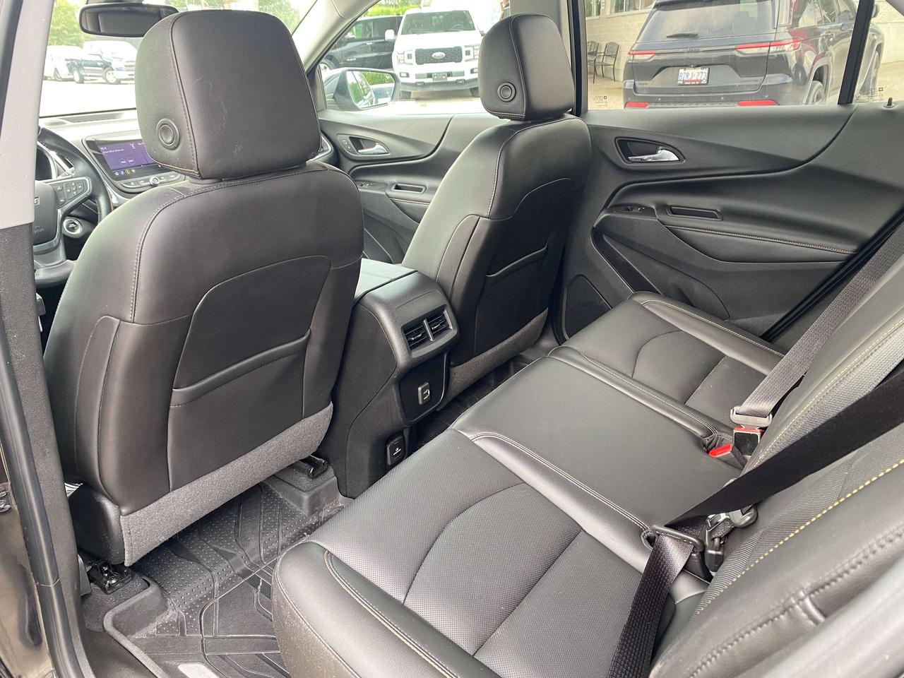2020 Chevrolet Equinox PREMIER, AWD, REMOTE START, HEATED LEATHER SEATS! - Photo #18