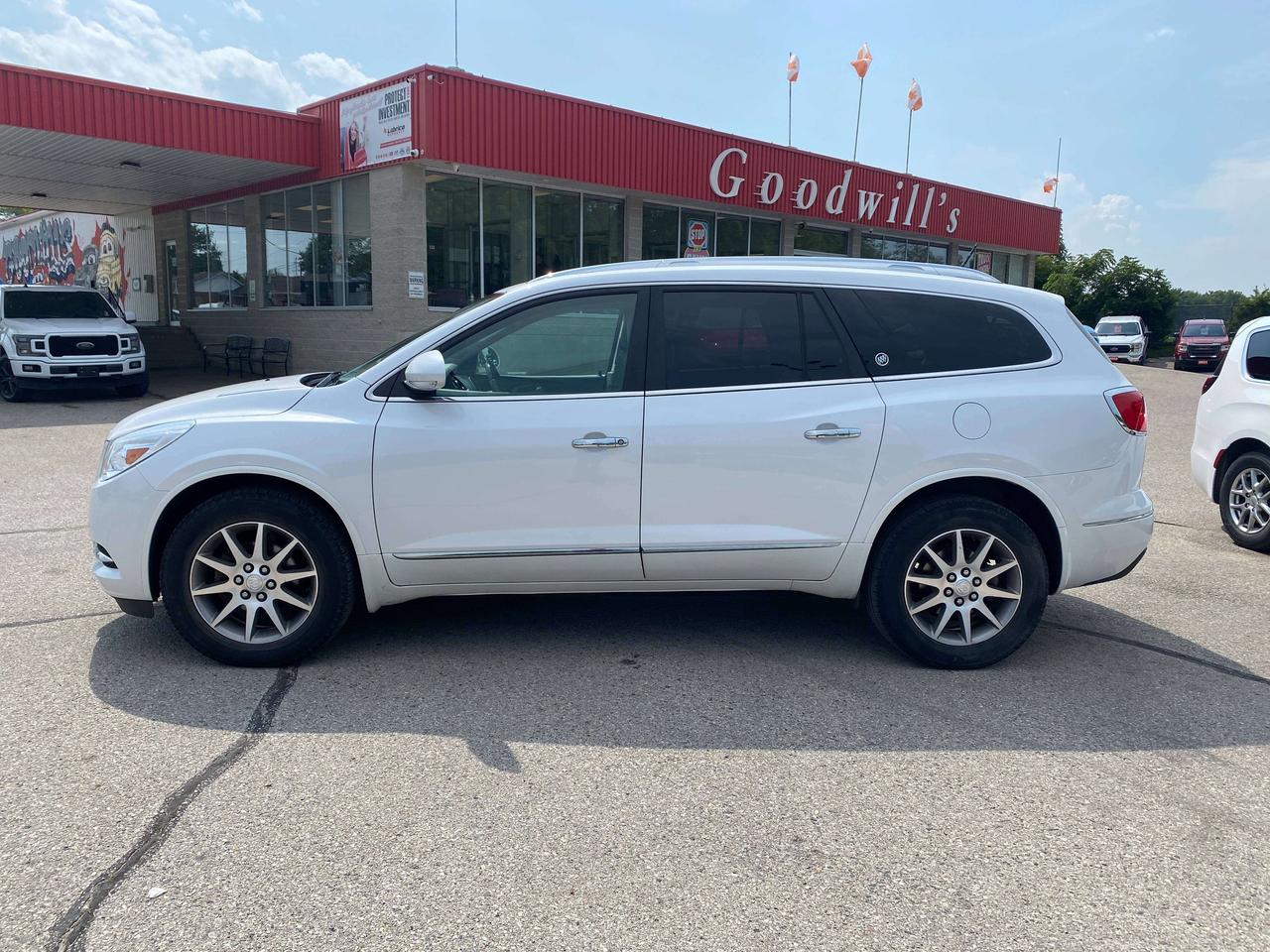 2016 Buick Enclave LEATHER, AWD, CLEAN CARFAX, 7 PASS, REMOTE START! Photo