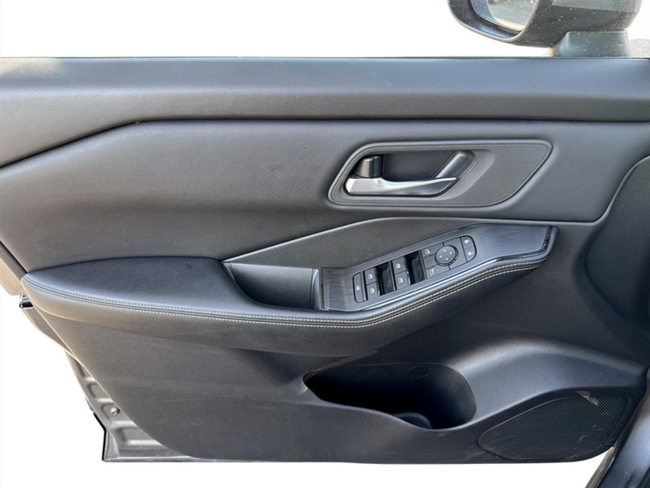 2026 Nissan Rogue SV Moonroof  **PANO ROOF - PWR GATE** Photo