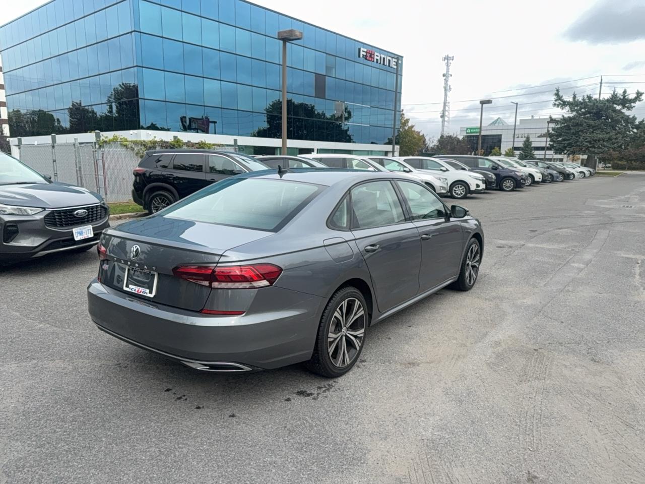 2022 Volkswagen Passat 2.0T Limited Edition Photo4