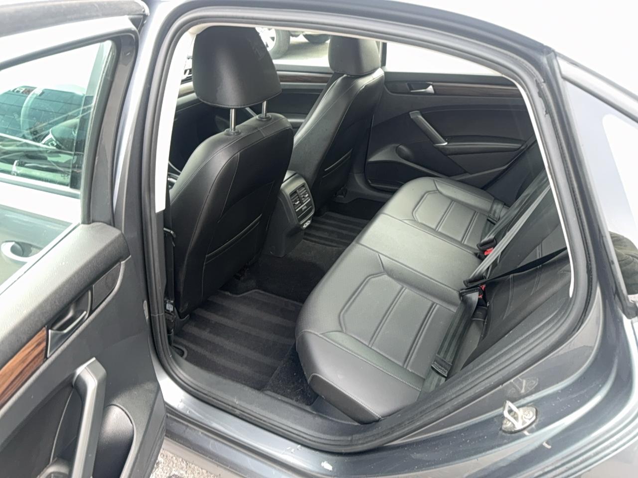 2022 Volkswagen Passat 2.0T Limited Edition Photo