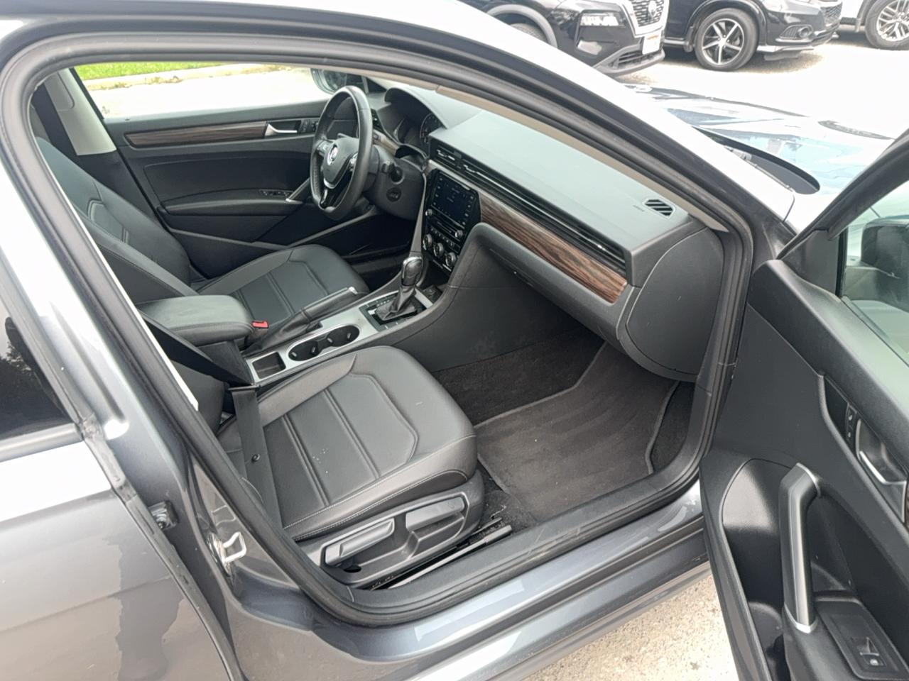 2022 Volkswagen Passat 2.0T Limited Edition Photo