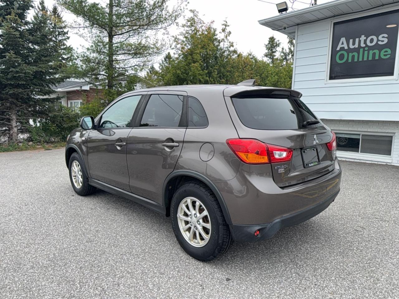 2017 Mitsubishi RVR SE Photo2