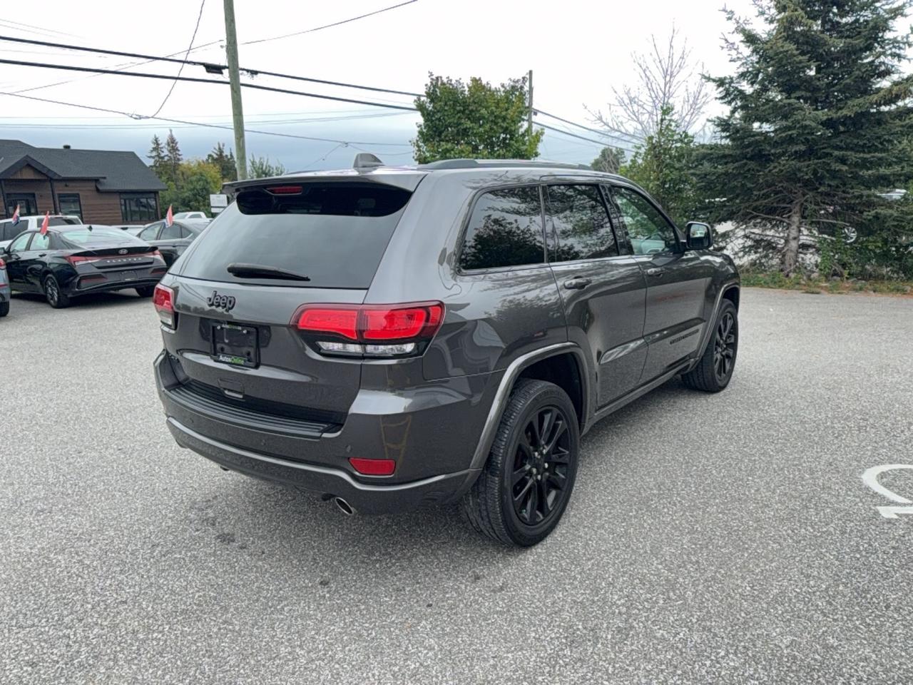 2019 Jeep Grand Cherokee ALTITUDE-4X4-SUNROOF-LEATHER-LOADED BEAUTY! Photo4